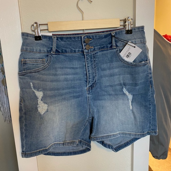 Denim Shorts - Kikilarue 1X - Picture 1 of 2